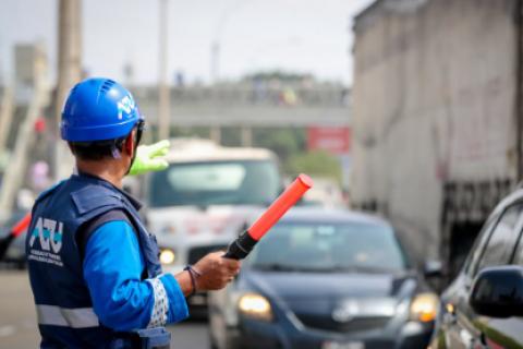 El hombre fue atendido por efectivos policiales y serenos del distrito, que actualmente se encuentra en emergencia.