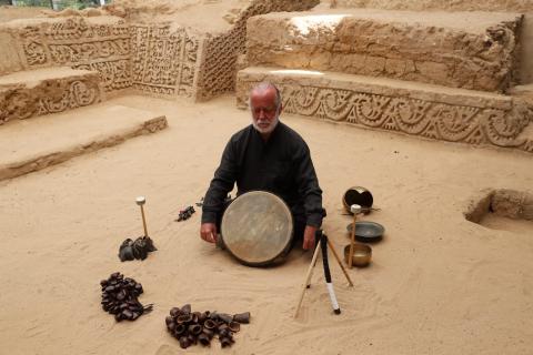  Frente a las sagradas pirámides de Túcume y de Mateo Salado, la música y las imágenes se fundirán en una vivencia artística inmersiva inolvidable.