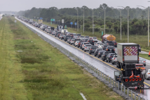 por seguridad. Miles vienen saliendo de la región amenazada.