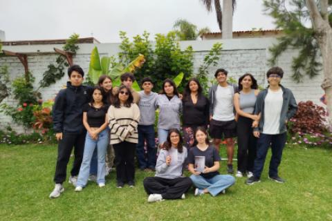 Estudiantes de quinto de secundaria publican libro.