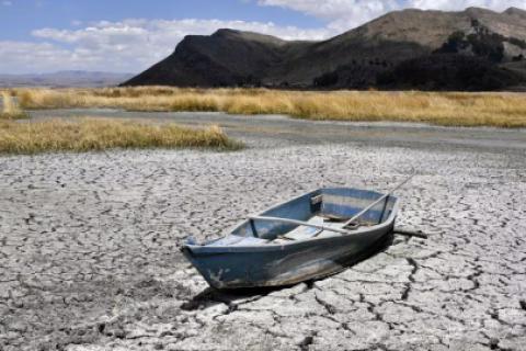 Descenso del nivel en el Lago Titicaca afecta captación de agua