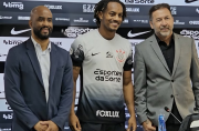 André Carrillo fue presentado en Corinthians el jueves 19 de septiembre