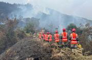 Personal militar de la 6ª Brigada de Selva del Ejercito del Perú se sumó a las labores de control y extinción del incendio forestal en el distrito de San José del Alto, en Jaén, Cajamarca.