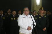 Ministro Santiváñez insiste en negar los audios que se le atribuyen.