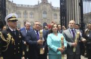 Dina Boluarte recibe al Señor de los Milagros. (Presidencia)