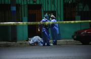 ¿Quién frena la violencia? Sicarios matan a hombre en la puerta de su casa.  Foto: César Grados/@photo.gec