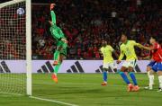 Eduardo Vargas marcó de cabeza en el Chile 1-2 Brasil