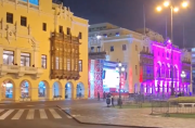 Pantalla gigante en la Plaza de Armas