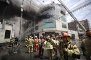 Bomberos confinan siniestro en Centro de Lima